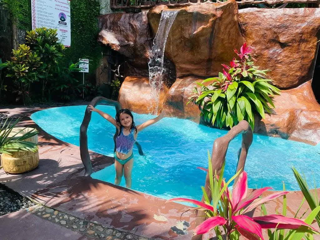 Jacuzzi y Piscina